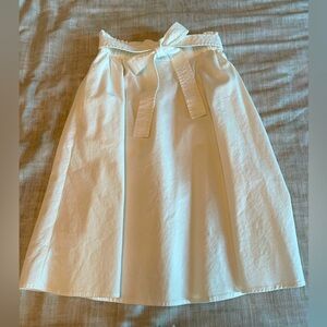 Anthropologie white bow tie skirt, size 4 with side pockets